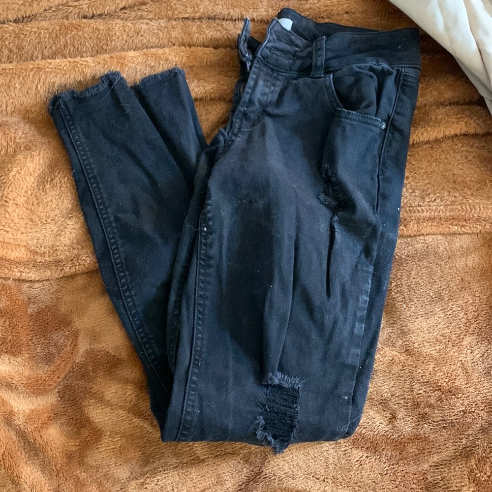 skinny jeans, nice fit but has 4 rips in it